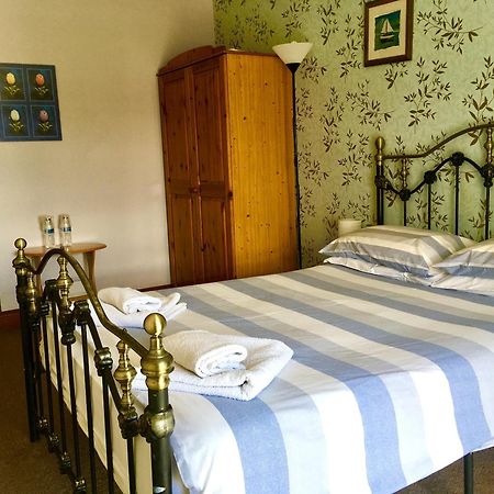 College Guest House Haverfordwest Zimmer foto