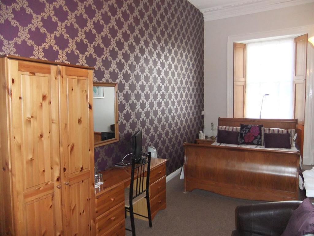 College Guest House Haverfordwest Zimmer foto
